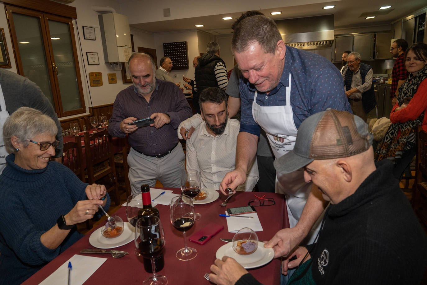 La cena en la sociedad gastronómica La Globa, en imágenes
