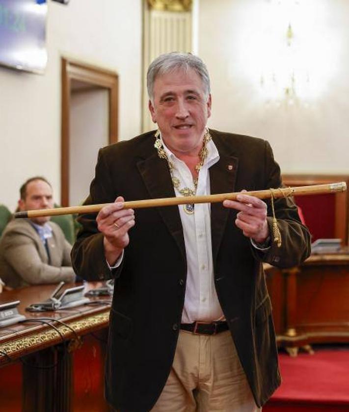 Imagen secundaria 2 - Los socialistas aúpan a Bildu a la Alcaldía de Pamplona «por principios éticos» en un pleno de ruptura total