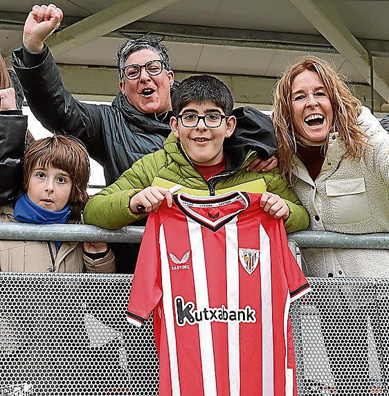 Un saludo, una foto con tus ídolos... esto es sentimiento Athletic