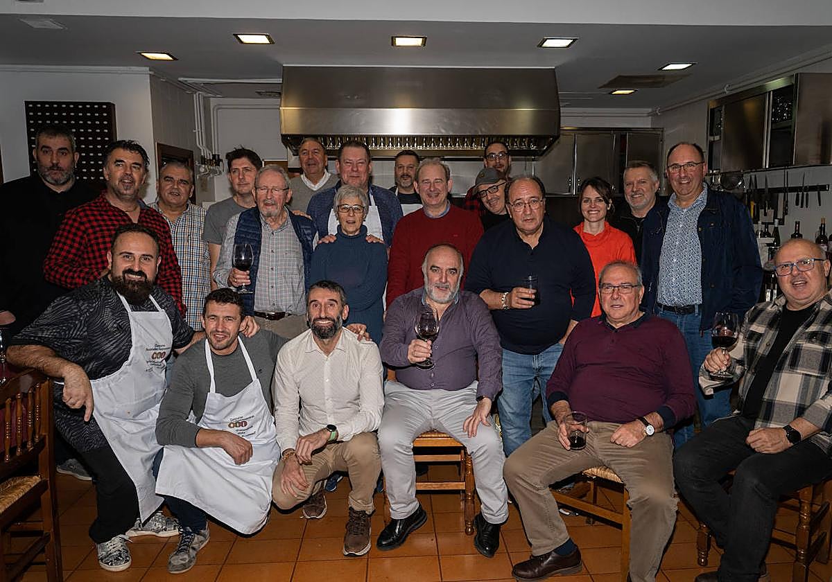 La cena en la sociedad gastronómica La Globa, en imágenes