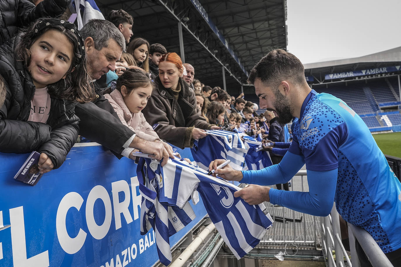 Las mejores fotos del entrenamiento a puerta abierta del Alavés