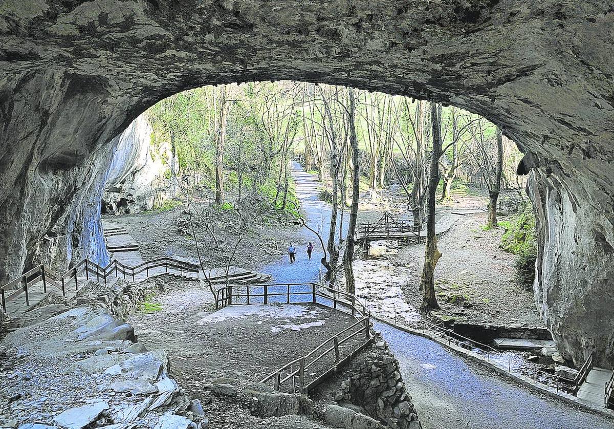 Zugarramurdi suena a brujas, a lamias y al basajaun, el señor de los bosques.