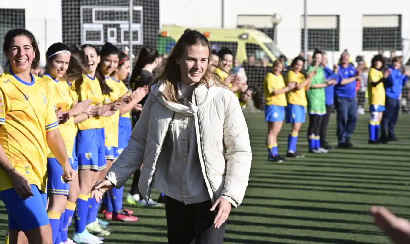 Legazpi homenajea a su campeona del mundo y exjugador del Athletic Irene Paredes