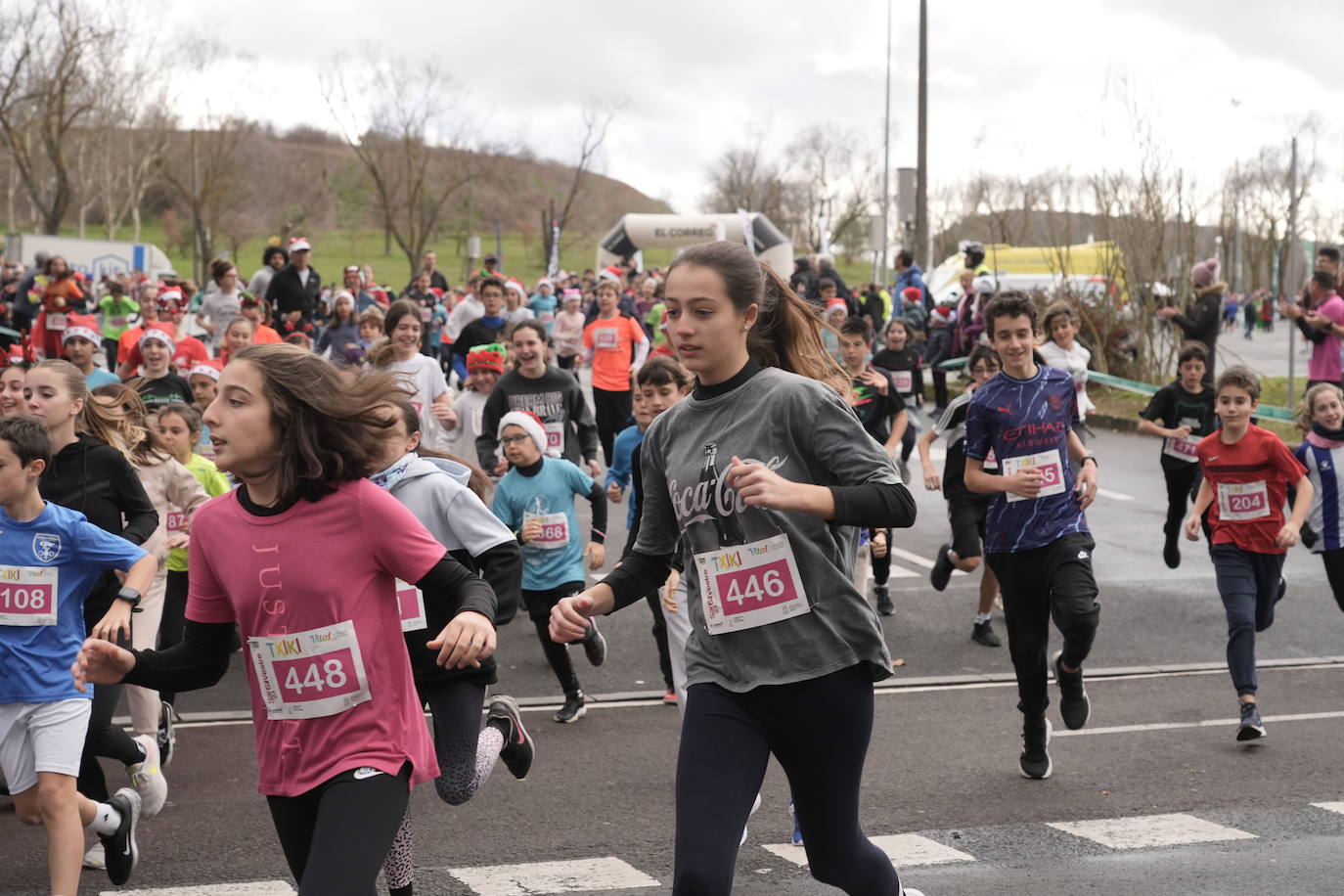 Los txikis disfrutan de la San Silvestre de Vitoria