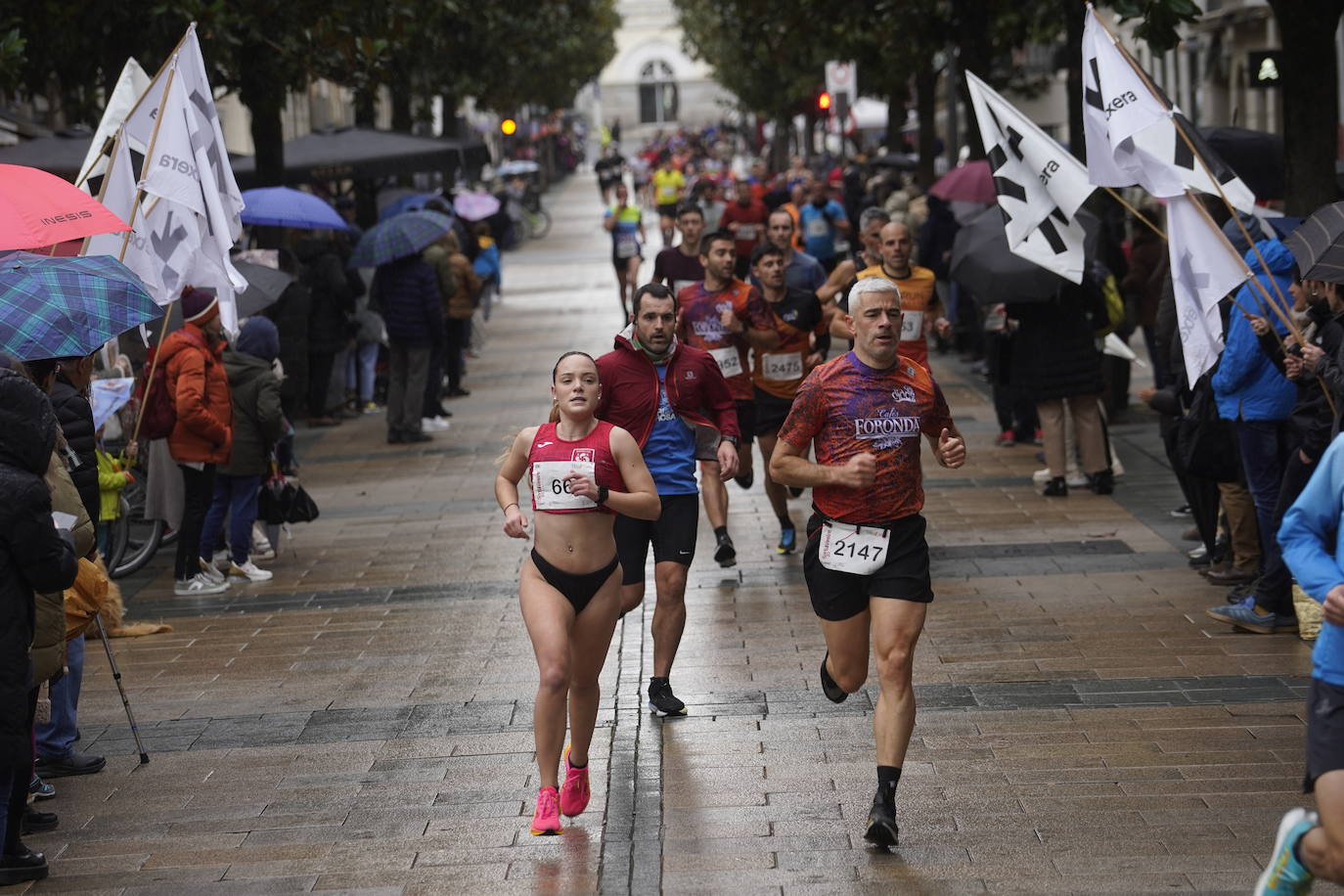 Los txikis disfrutan de la San Silvestre de Vitoria