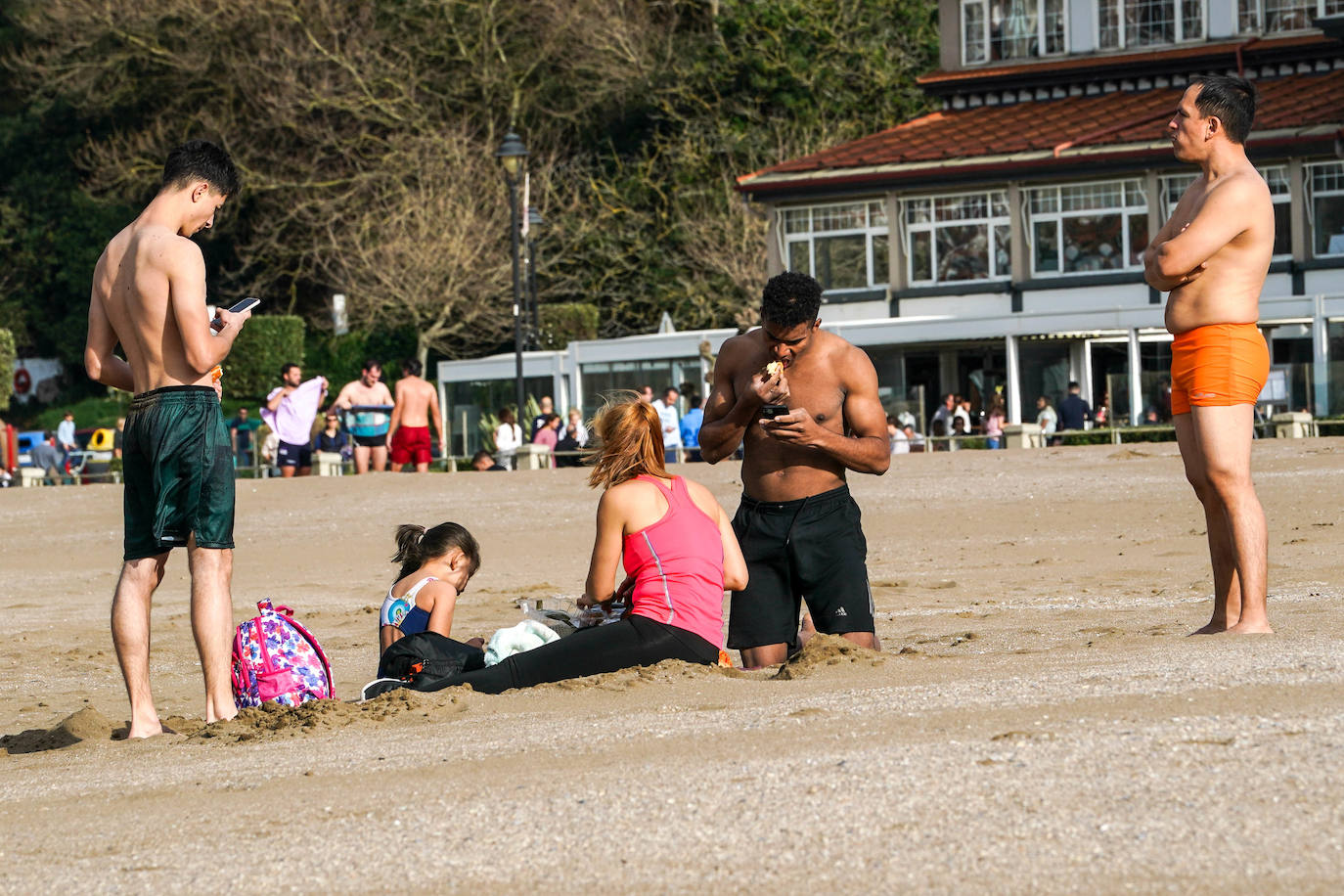 Fotos: Año Nuevo tropical en la playa de Ereaga