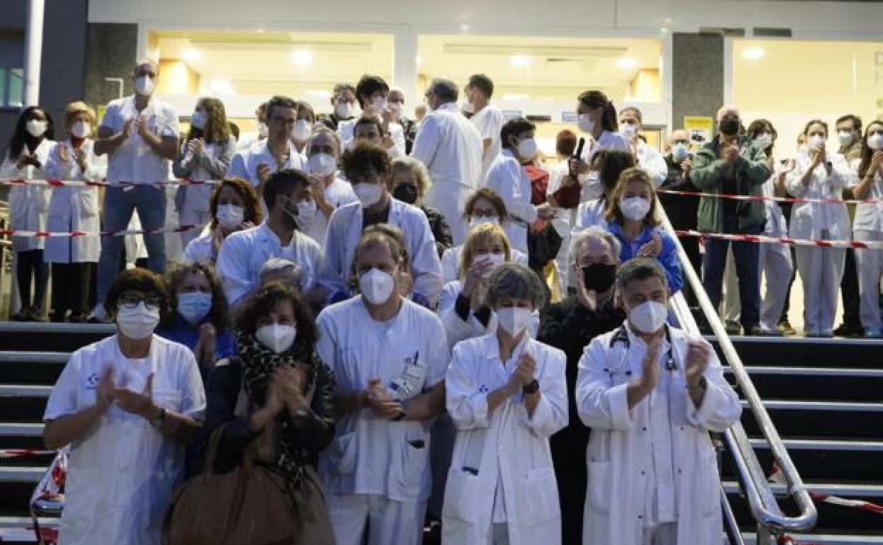 Los jefes de servicio retoman los plantes en el Hospital Donostia