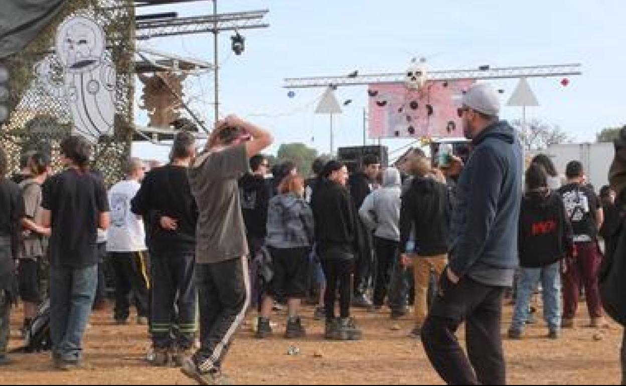 Fiesta ilegal en un pueblo de Granada. 