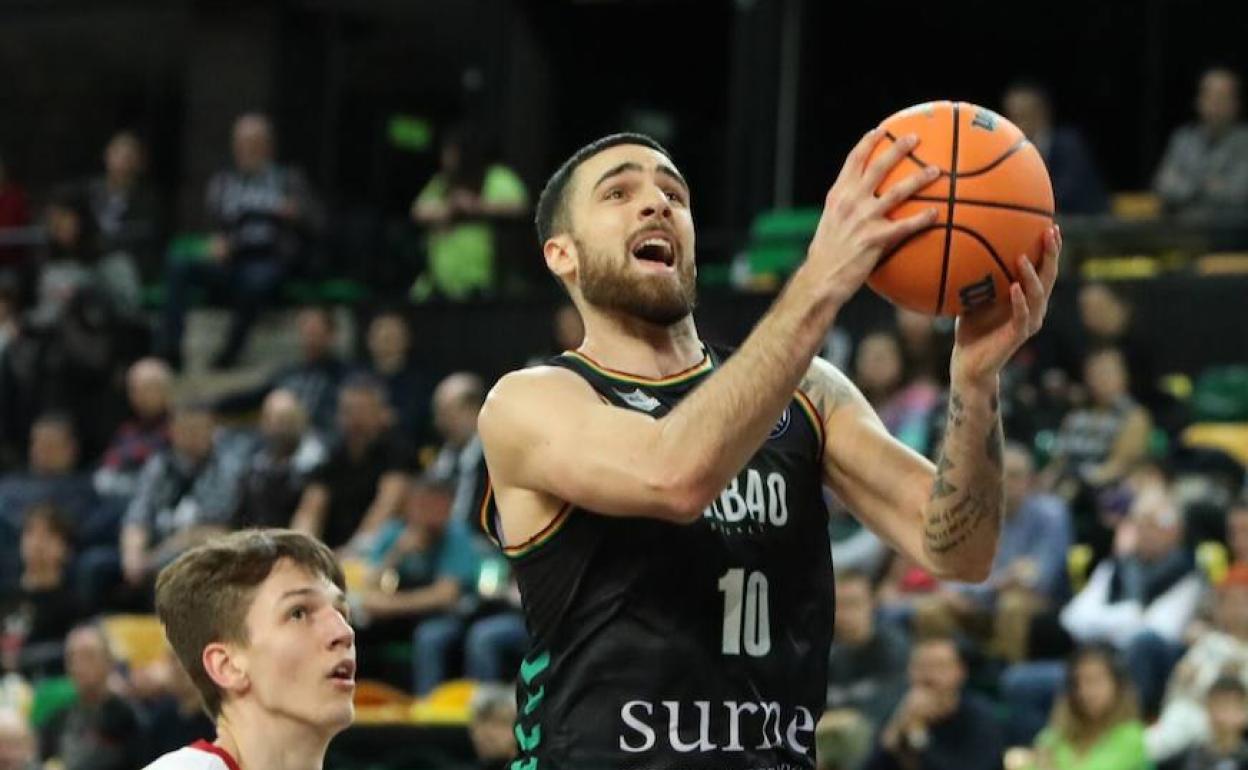 «En los retos grandes somos un equipo férreo», dice el jugador del Bilbao Basket Francis Alonso