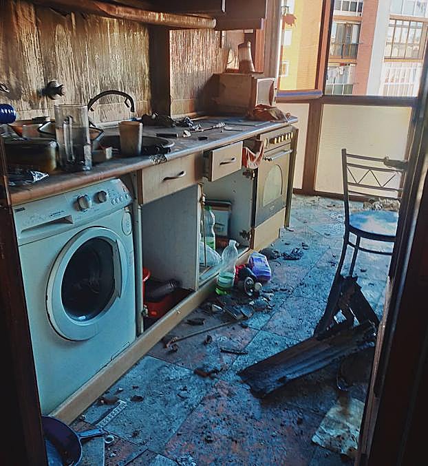 Vecinos del bloque incendiado de Santutxu: «Tenemos miedo, en ese piso se trapichea con droga»