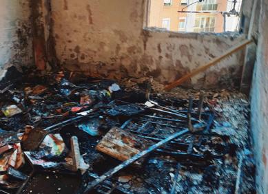 Imagen secundaria 1 - Vecinos del bloque incendiado de Santutxu: «Tenemos miedo, en ese piso se trapichea con droga»