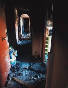 Imagen secundaria 2 - Vecinos del bloque incendiado de Santutxu: «Tenemos miedo, en ese piso se trapichea con droga»