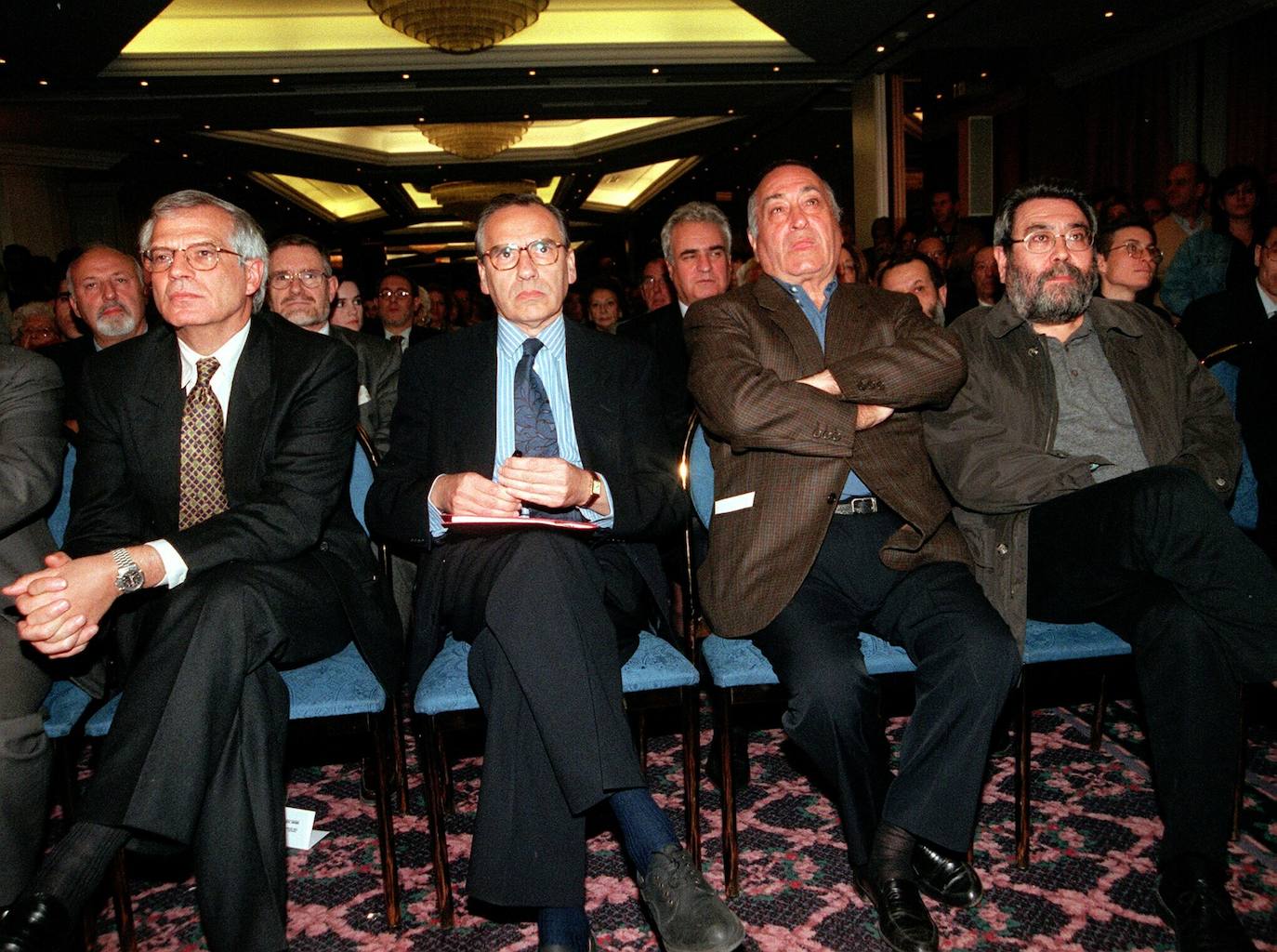 Madrid - 04/12/1998 - Josep Borrell, Alfonso Guerra, Nicolás Redondo y Cándido Méndez, secretario general del PSOE, minutos antes de que Borrell pronunciara una conferencia sobre el empleo.