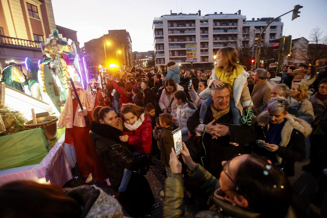 Fotos: La Cabalgata de los Reyes Magos en Basauri