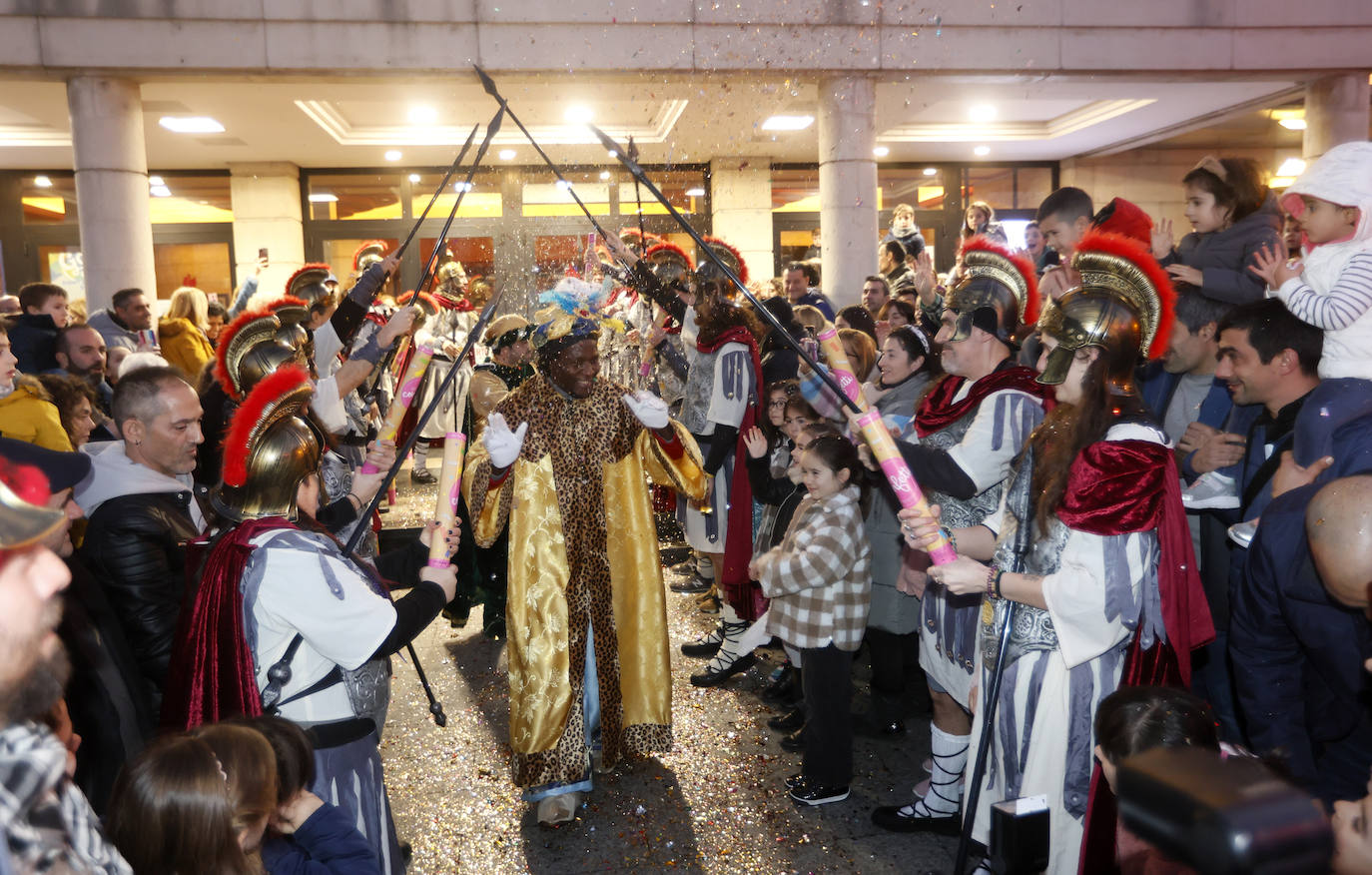 Fotos: La Cabalgata de los Reyes Magos en Basauri
