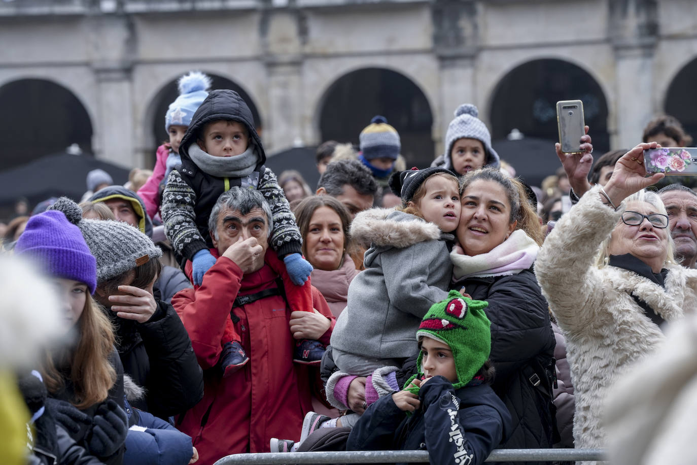 Fotos: Caluroso recibimiento en Vitoria a los Reyes Magos