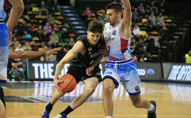 Agustín Ubal se lesionó en Málaga pero ha querido ayudar este domingo al equipo. 