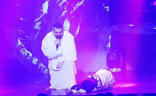 Diego Valdez y una exánime Inés Vera en 'Getsemaní'