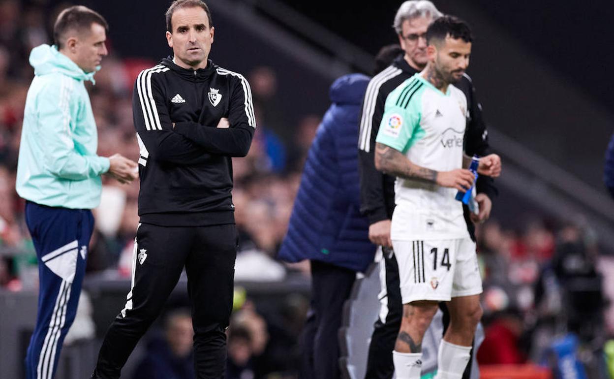 Jagoba Arrasate se pasó casi todo el partido de pie en el área técnica. 