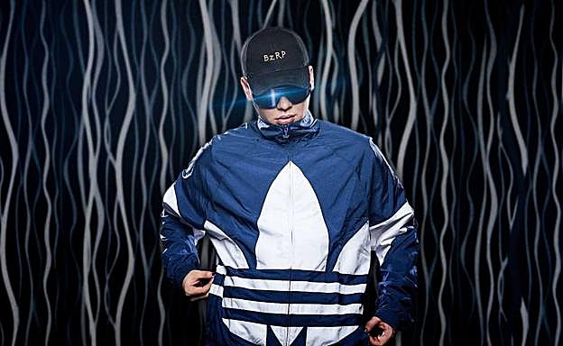 Quién es Bizarrap, el productor de la última canción de Shakira y que nada en la opulencia con solo 24 años