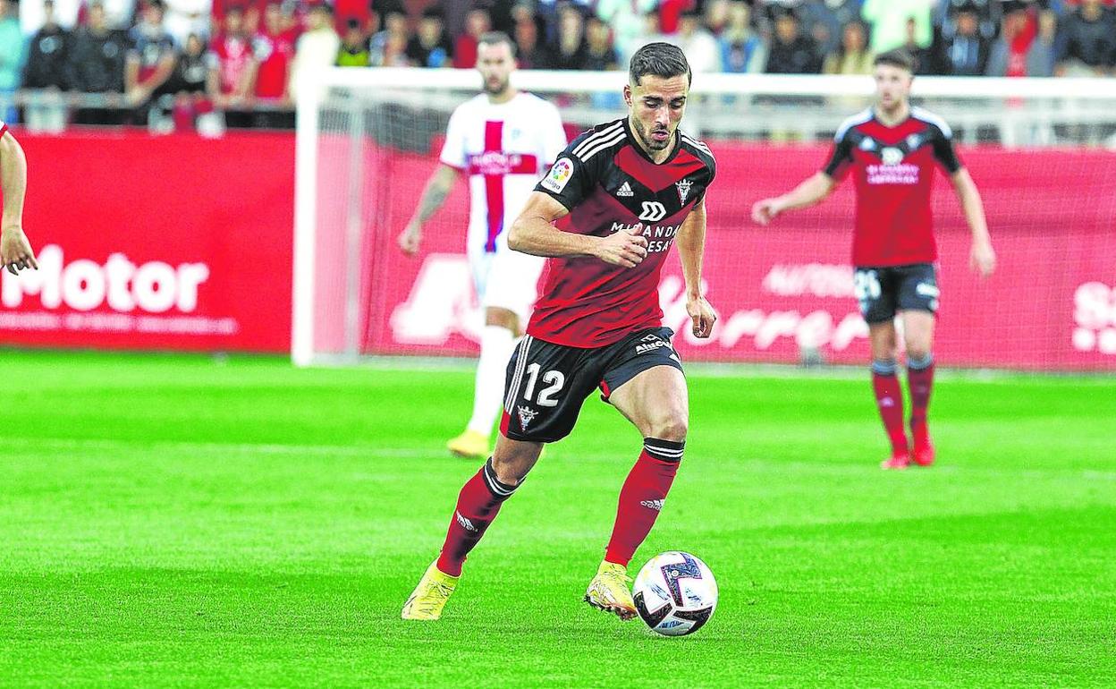 José Salinas es el futbolista con más minutos del Mirandés y suyo fue el tanto ante el Huesca (1-1). 