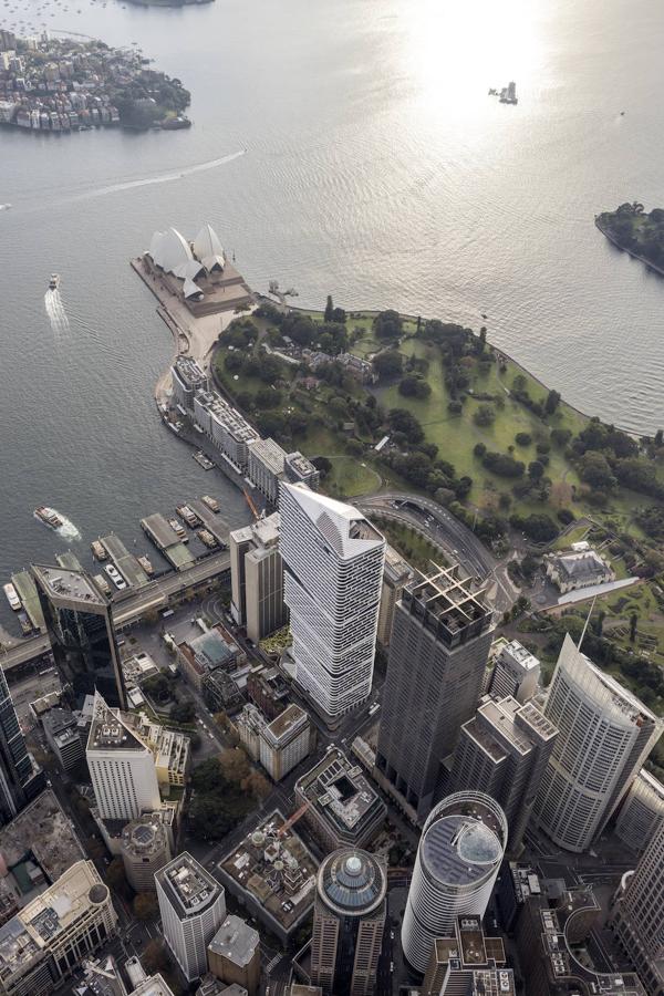 con 206 metros de altura y 59 pisos, con terrazas ajardinadas y espacios pensados para el bienestar y las oportunidades de colaboración, la creatividad y las interacciones sociales.