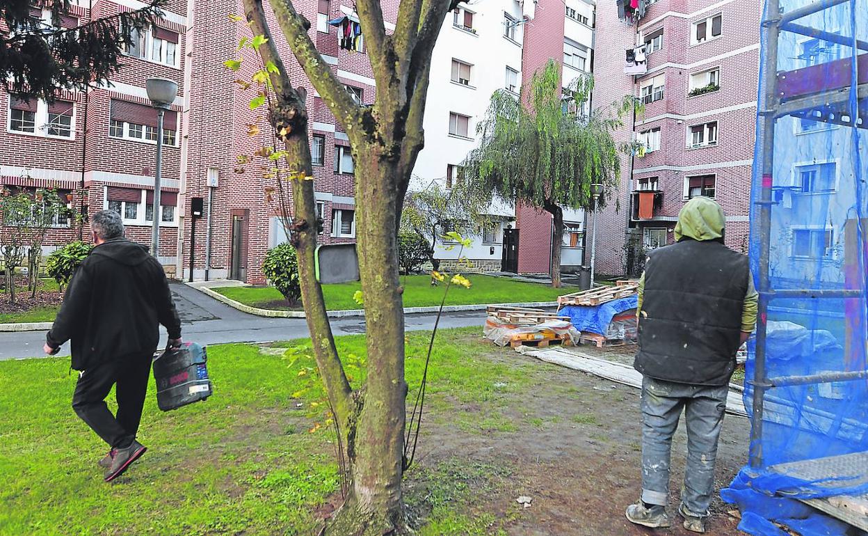 El intento de homicidio se produjo en un piso del Grupo Primero de Mayo de Barakaldo, conocido hace años como grupo San José Artesano.