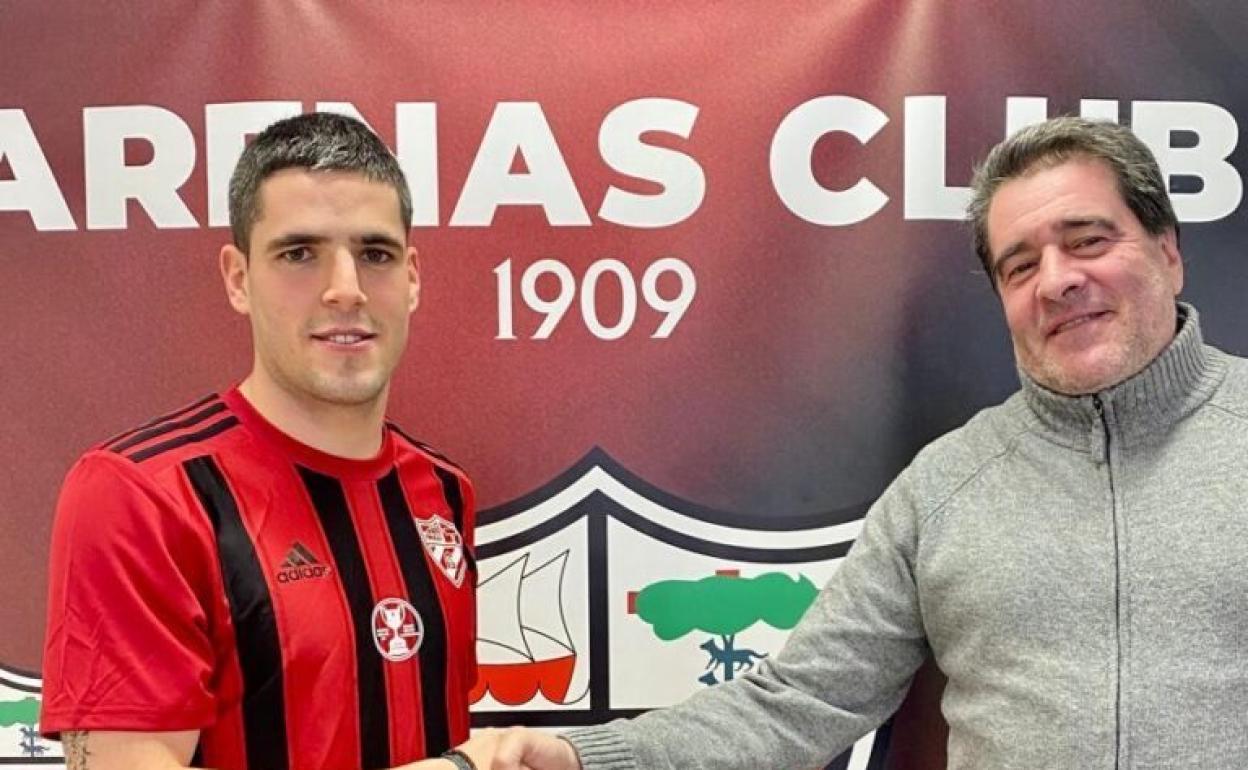 Andoni Tascón y Toño Vadillo, director deportivo del Arenas.