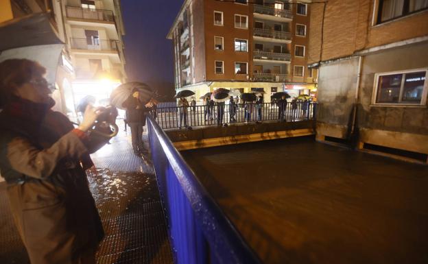 Bizkaia supera la primera noche del temporal a la espera de que se complique mañana