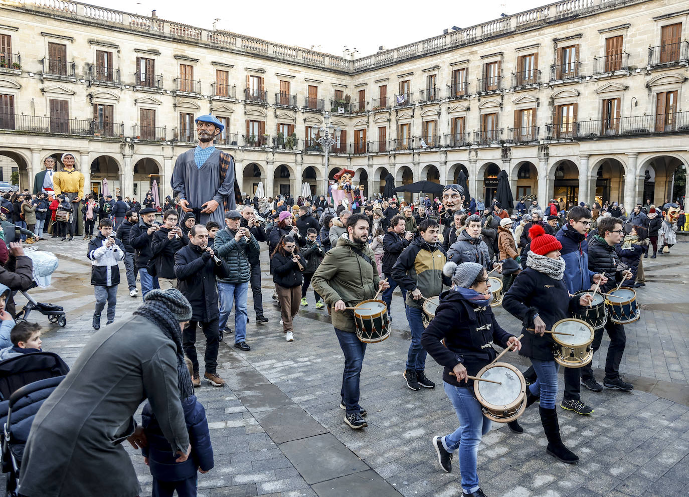 Fotos: La cerda Tomasa preside la rifa de San Antón