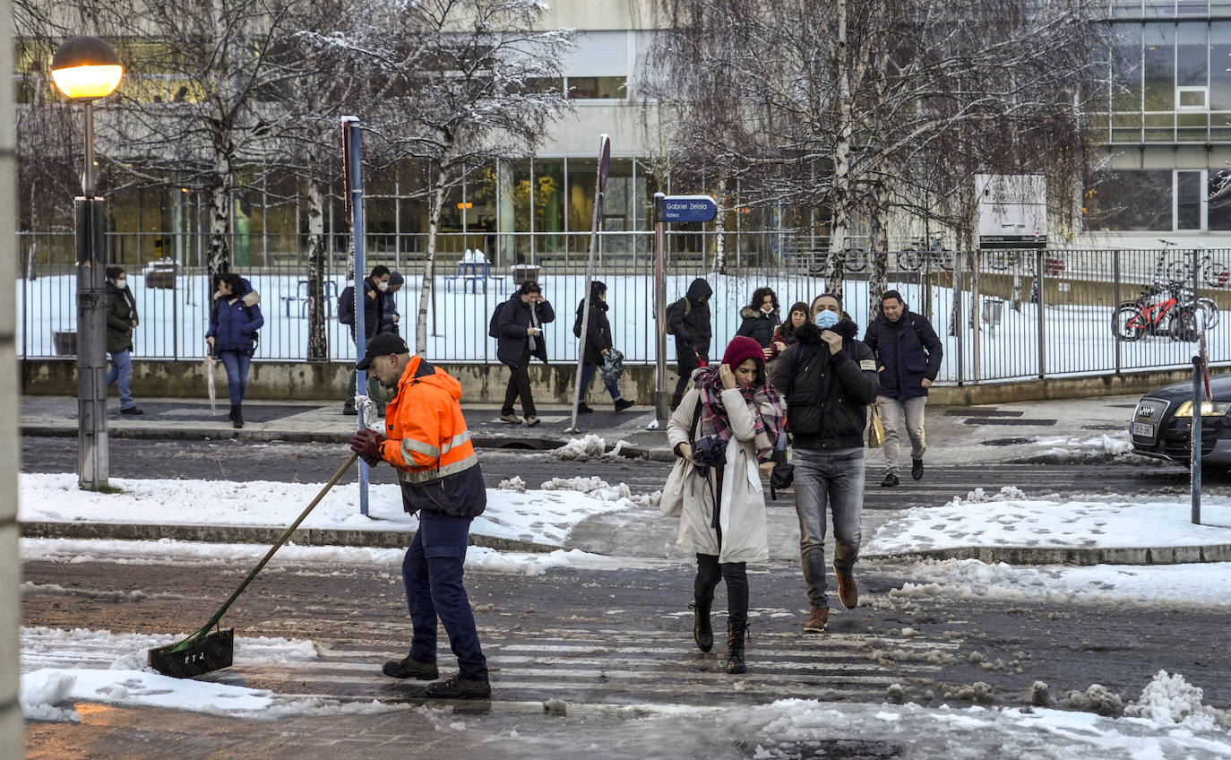 Fotos: Álava vive el primer temporal de nieve del invierno