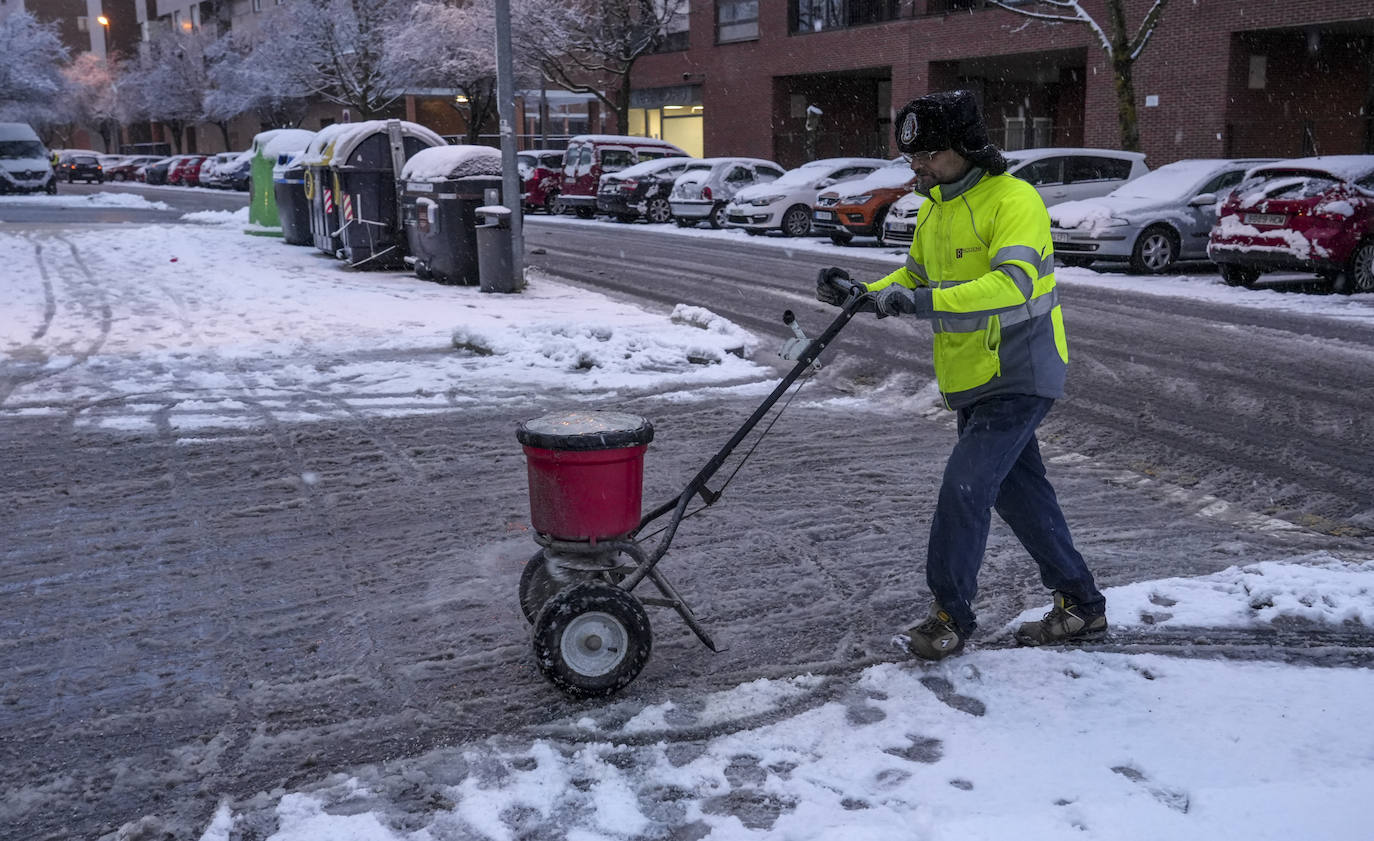 Fotos: Álava vive el primer temporal de nieve del invierno