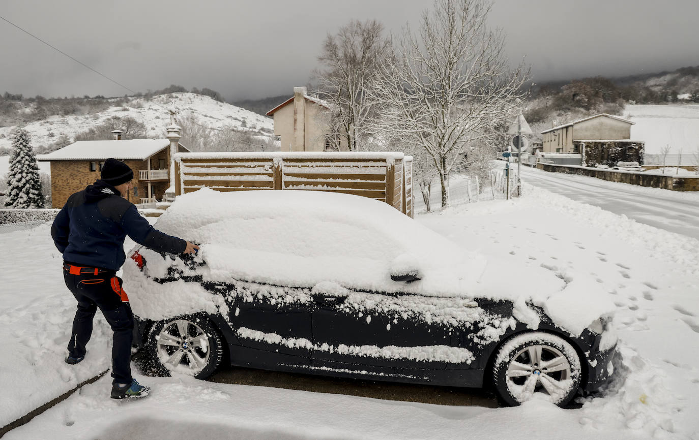 Fotos: Álava vive el primer temporal de nieve del invierno