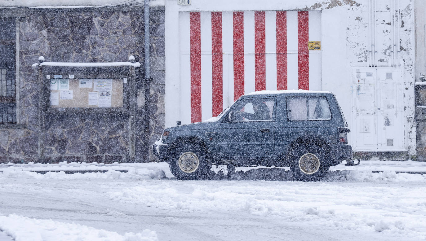 Fotos: Álava vive el primer temporal de nieve del invierno