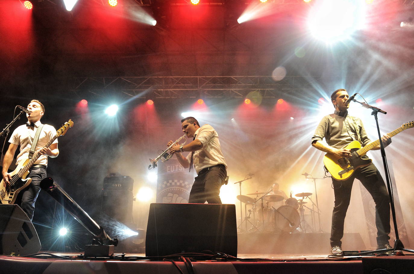 La banda alavesa En Tol Sarmiento, durante un concierto en Vitoria.
