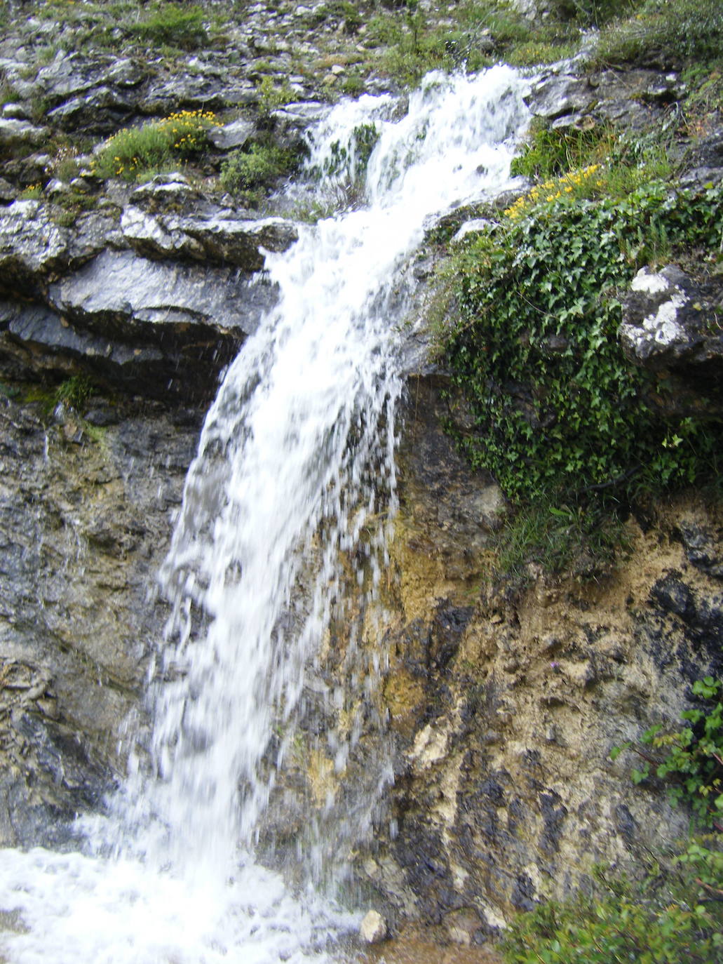 Salto de la Hoz (Álava) | La marcha comienza en Lahoz, en el corazón del Parque Natural de Valderejo.