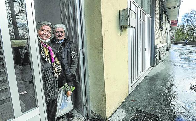 Ana Francisca y Miguel se quedaron atrapados en su casa de Abetxuko.