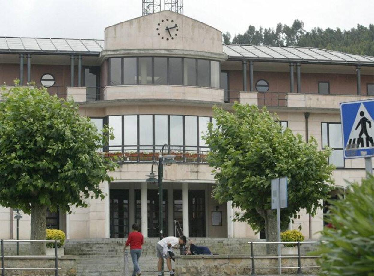 Vista del ayuntamiento de Urduliz. 