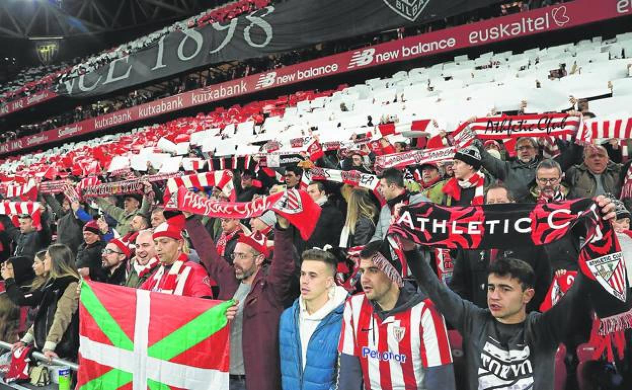 La afición de San Mamés, entregada a su equipo.