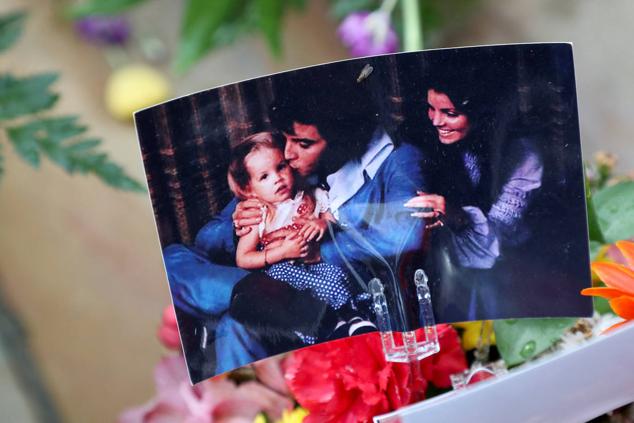 Fotos: El último adiós a Lisa Marie Presley: ya descansa junto a su padre en Graceland