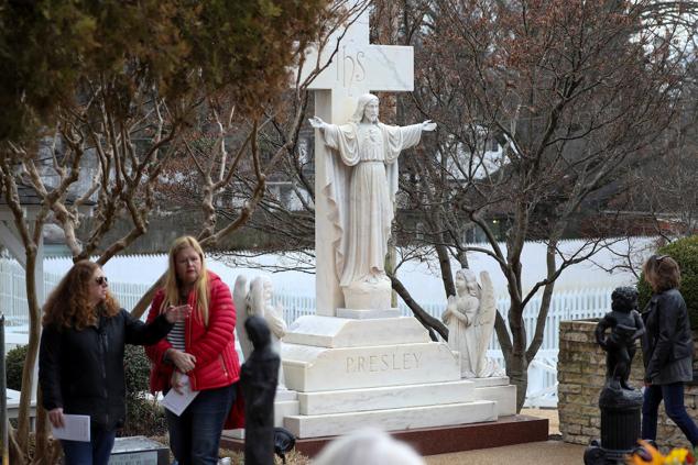 Fotos: El último adiós a Lisa Marie Presley: ya descansa junto a su padre en Graceland