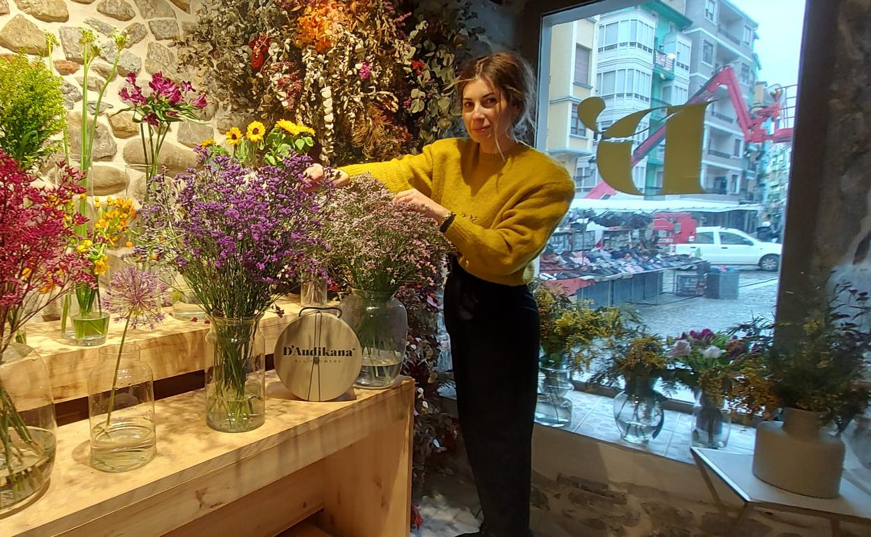 D'Audikana eligió el emplazamiento para su taller floral en pleno corazón del casco viejo de Bermeo. 