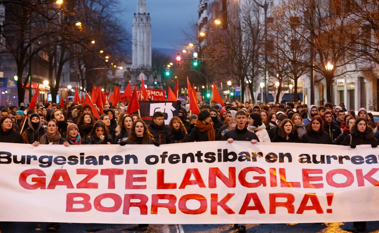 GKS exhibe músculo y reúne a 3.000 jóvenes en una manifestación en Bilbao