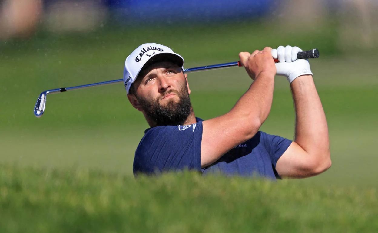 Jon Rahm ejecuta un golpe en la tercera jornada del Farmers Insurance, en su campo talismán de Torrey Pines.