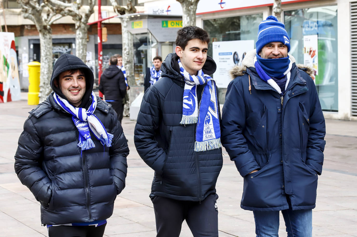 Fotos: Ambiente festivo en la previa del Mirandés-Deportivo Alavés
