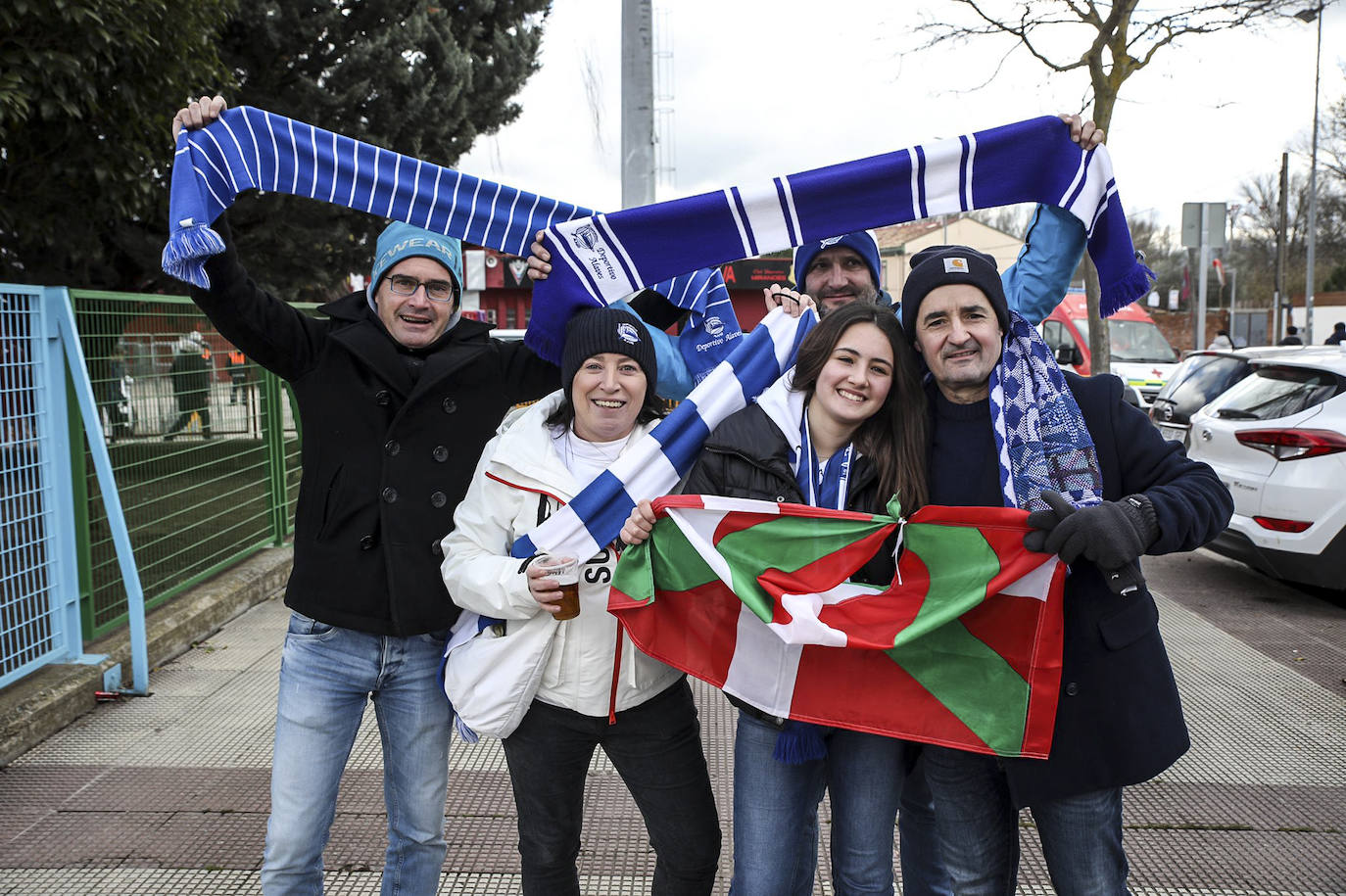 Fotos: Ambiente festivo en la previa del Mirandés-Deportivo Alavés