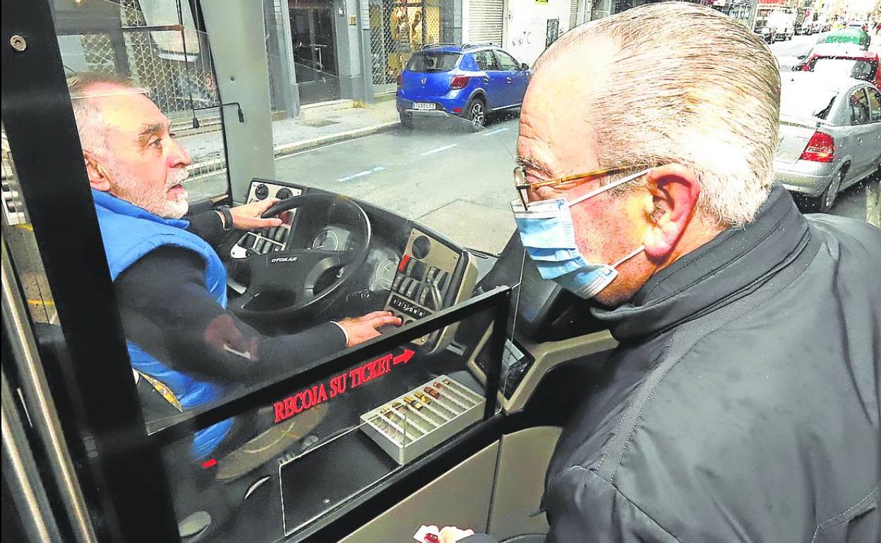 La línea con mayor demanda de billetes continua siendo la que une El Lago con el Hospital. 