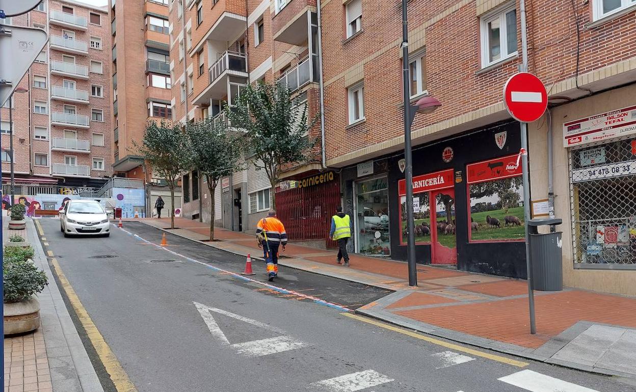 Tramo de la calle Nafarroa, en el barrio de Rontegia, en la que se instalará una nueva rampa en Barakaldo. 