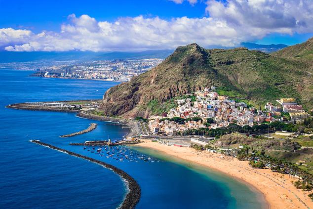 2. San Andrés, Santa Cruz de Tenerife. Es una entidad de población del municipio de Santa Cruz de Tenerife, incluido en el distrito de Anaga, pero con personalidad propia. Fundado a finales del siglo XV, es uno de los núcleos poblacionales más antiguos de Tenerife. Fue independiente en el siglo XIX. Es sobre todo conocido porque en su entorno está la playa de 'Las Teresitas', la más popular de Santa Cruz, a 7 km. del centro de la ciudad. 