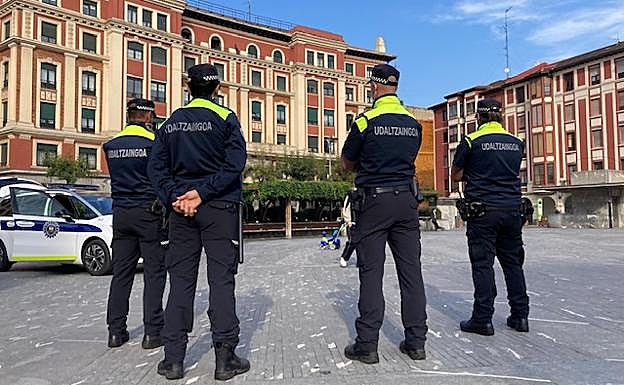 Detenido por amenazar con un cuchillo y golpear a su pareja en Barakaldo